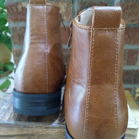 NEW in the box Vance Co ALEX men's dressy zippered cap-toe boots in Tan size 8. - Picture 7 of 7